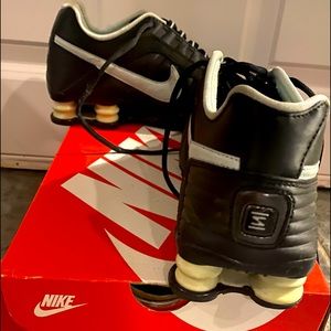 NIKE SHOX JUNIOR